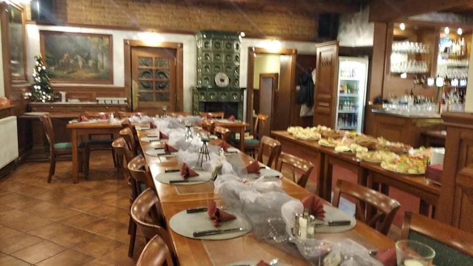 Mala Svata Hora - Penzion & Restaurace Mníšek pod Brdy Exterior foto