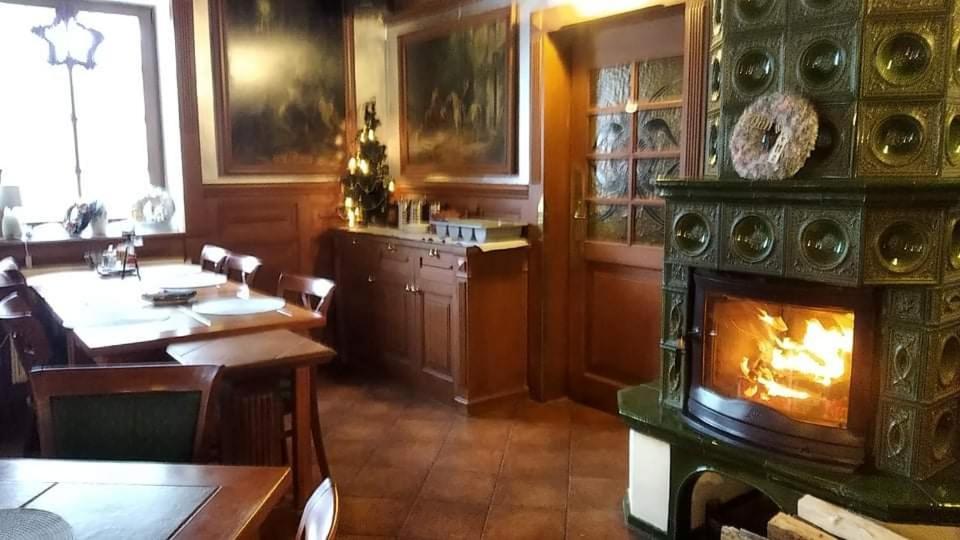 Mala Svata Hora - Penzion & Restaurace Mníšek pod Brdy Exterior foto