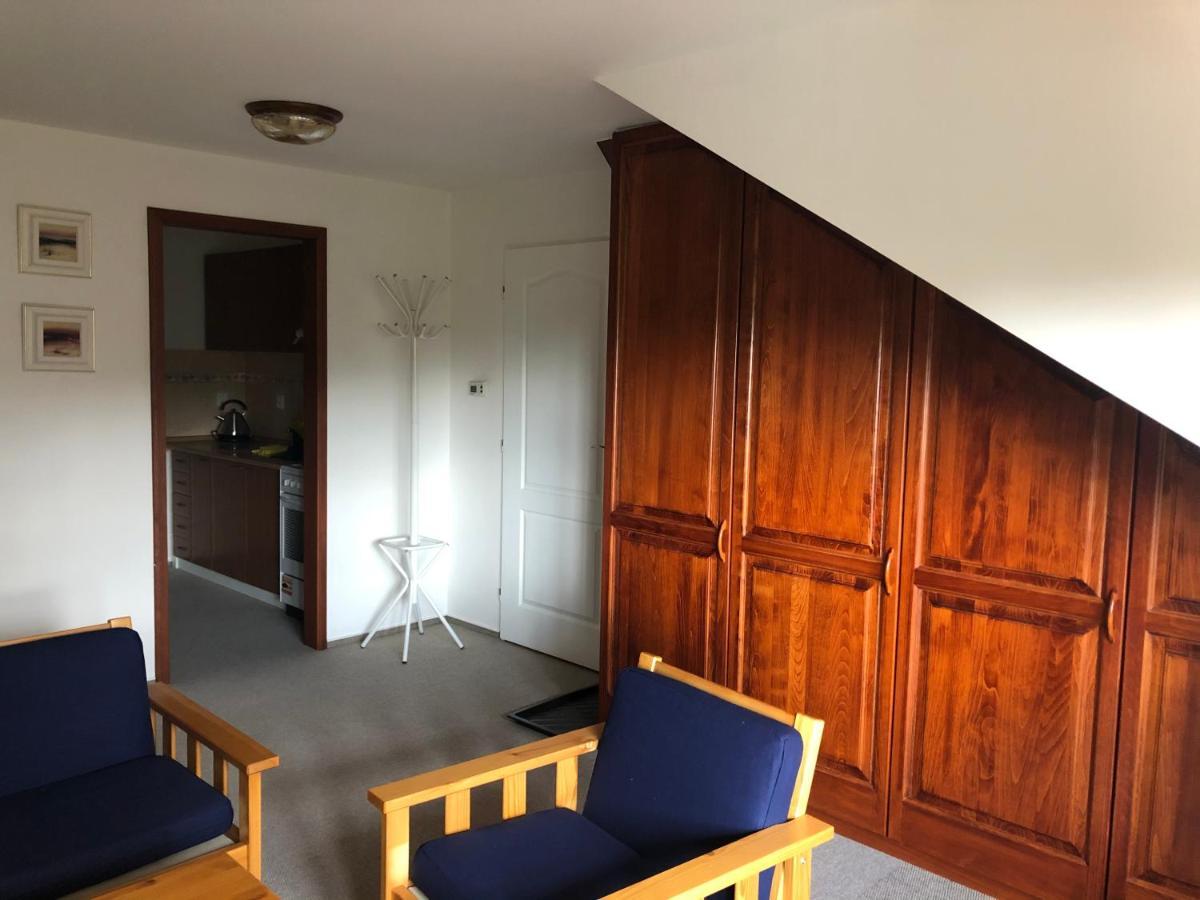 Mala Svata Hora - Penzion & Restaurace Mníšek pod Brdy Exterior foto