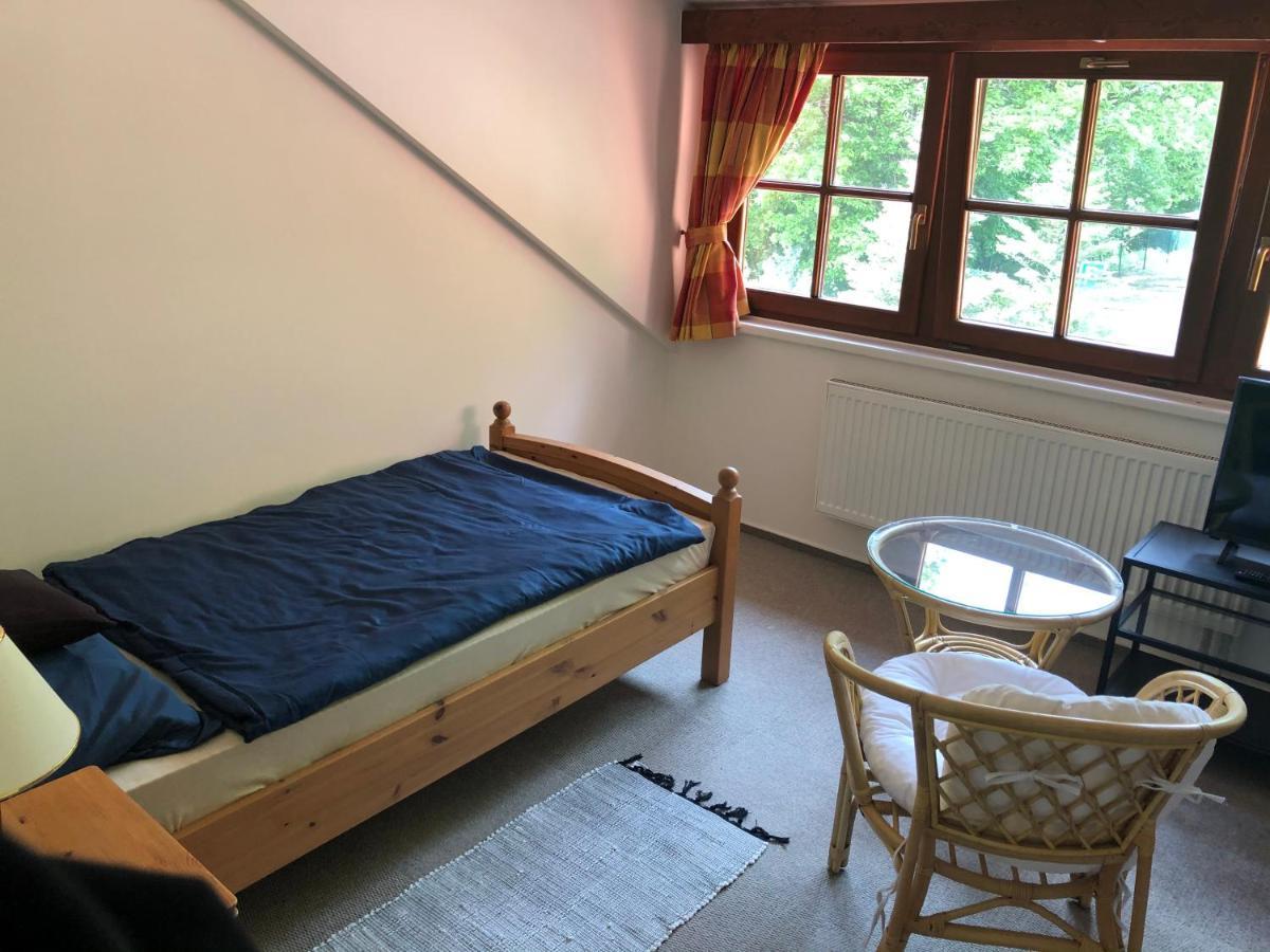 Mala Svata Hora - Penzion & Restaurace Mníšek pod Brdy Exterior foto